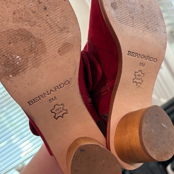 Bernardo Red Suede Bow Heels - Picture 4 of 4